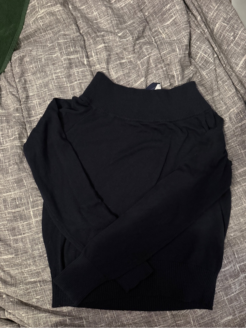 BRAND NEW BRANDY MELVILLE SWEATER